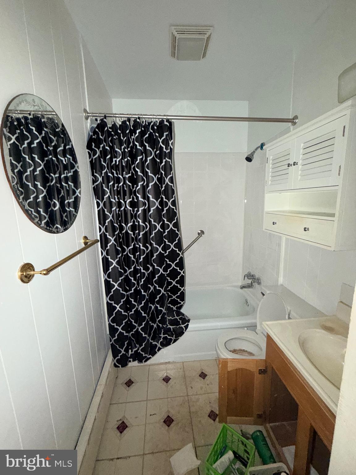 2740 West Cabot Street Philadelphia, PA 19121 - Photo 5 of 7 a bathroom with a bathtub and shower