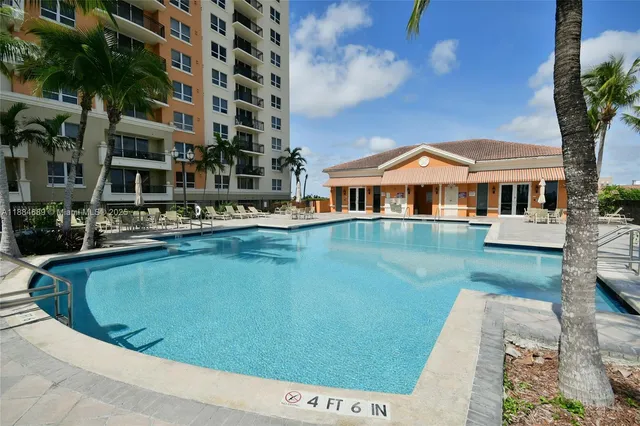 $530,000 | 3232 Southwest 22nd Terrace, Unit 1502, Miami, FL 33145
