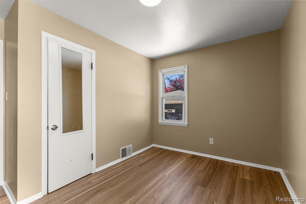 22312 Madison Street Dearborn, MI 48124 - Photo 16 of 47