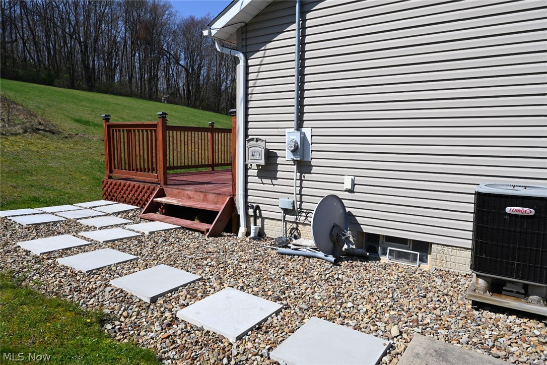 49523 Quay Road Negley, OH 44441 - Photo 33 of 33 Side yard