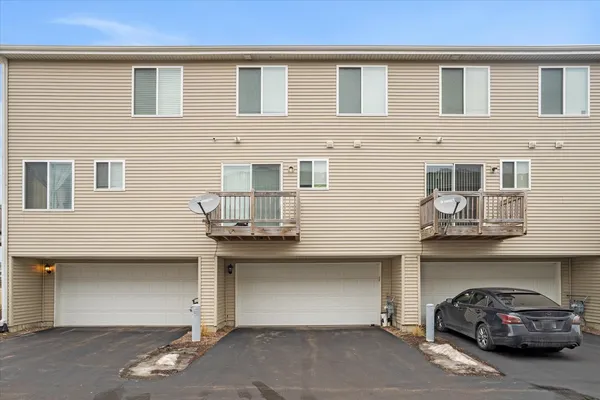 $2,600 | 1813 Spinnaker Street, Pingree Grove, IL 60140