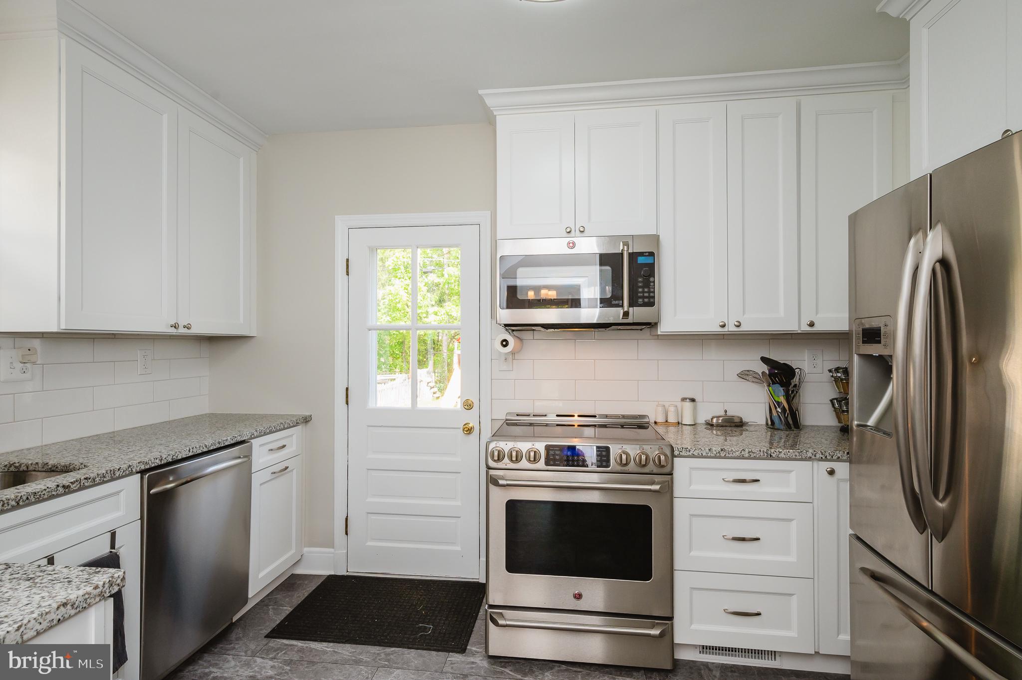 7025 Kenleigh Road Baltimore, MD 21212 - Photo 20 of 53 Kitchen has access to rear yard.