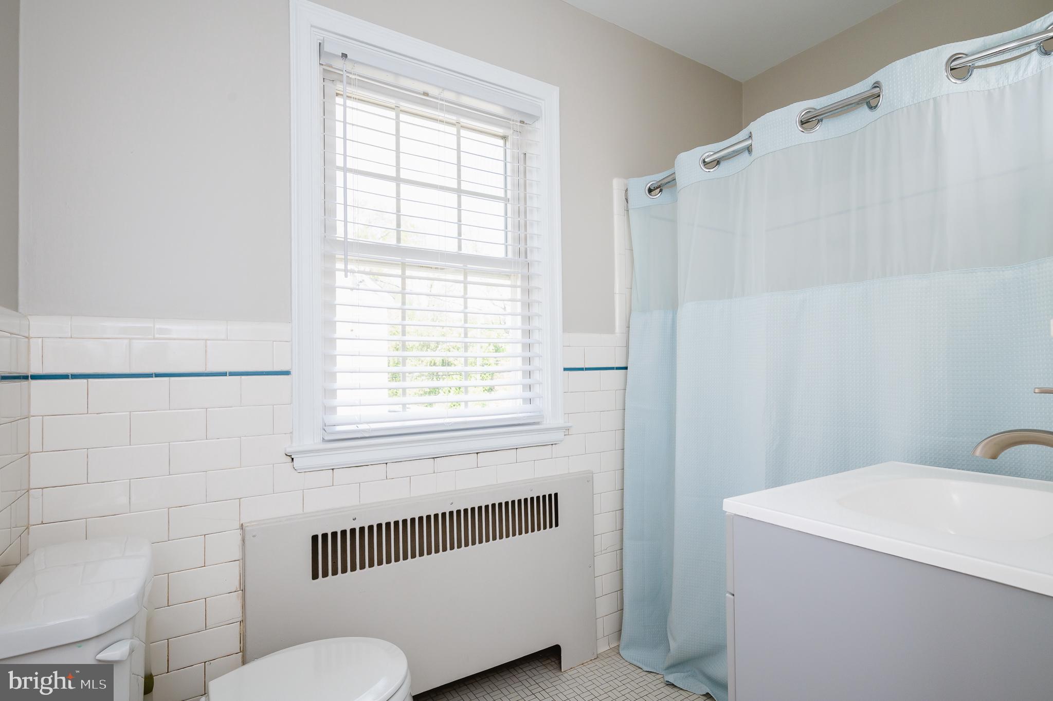 7025 Kenleigh Road Baltimore, MD 21212 - Photo 35 of 53 Second level full bath.