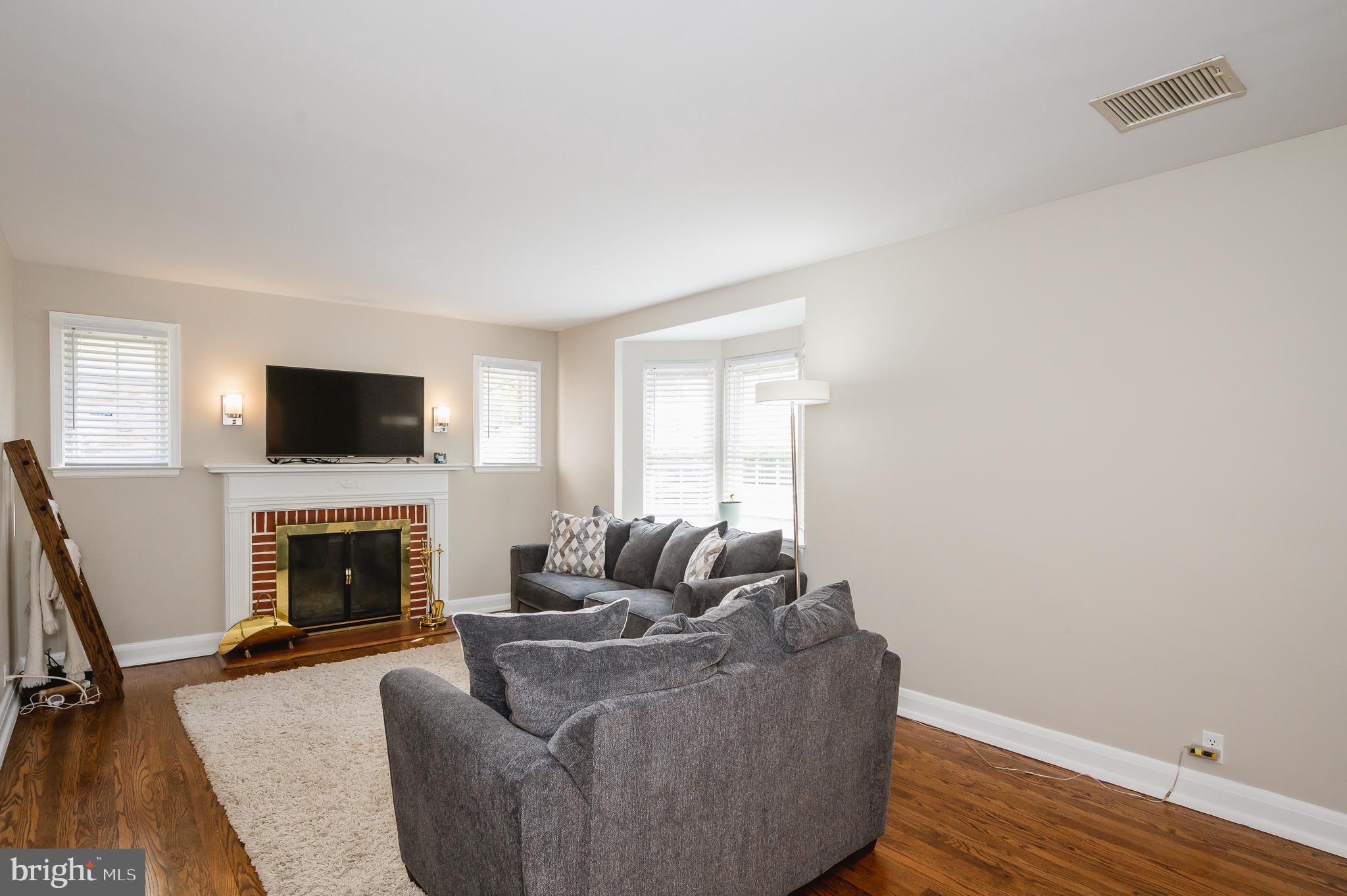 7025 Kenleigh Road Baltimore, MD 21212 - Photo 5 of 53 Living room with wood burning fireplace.
