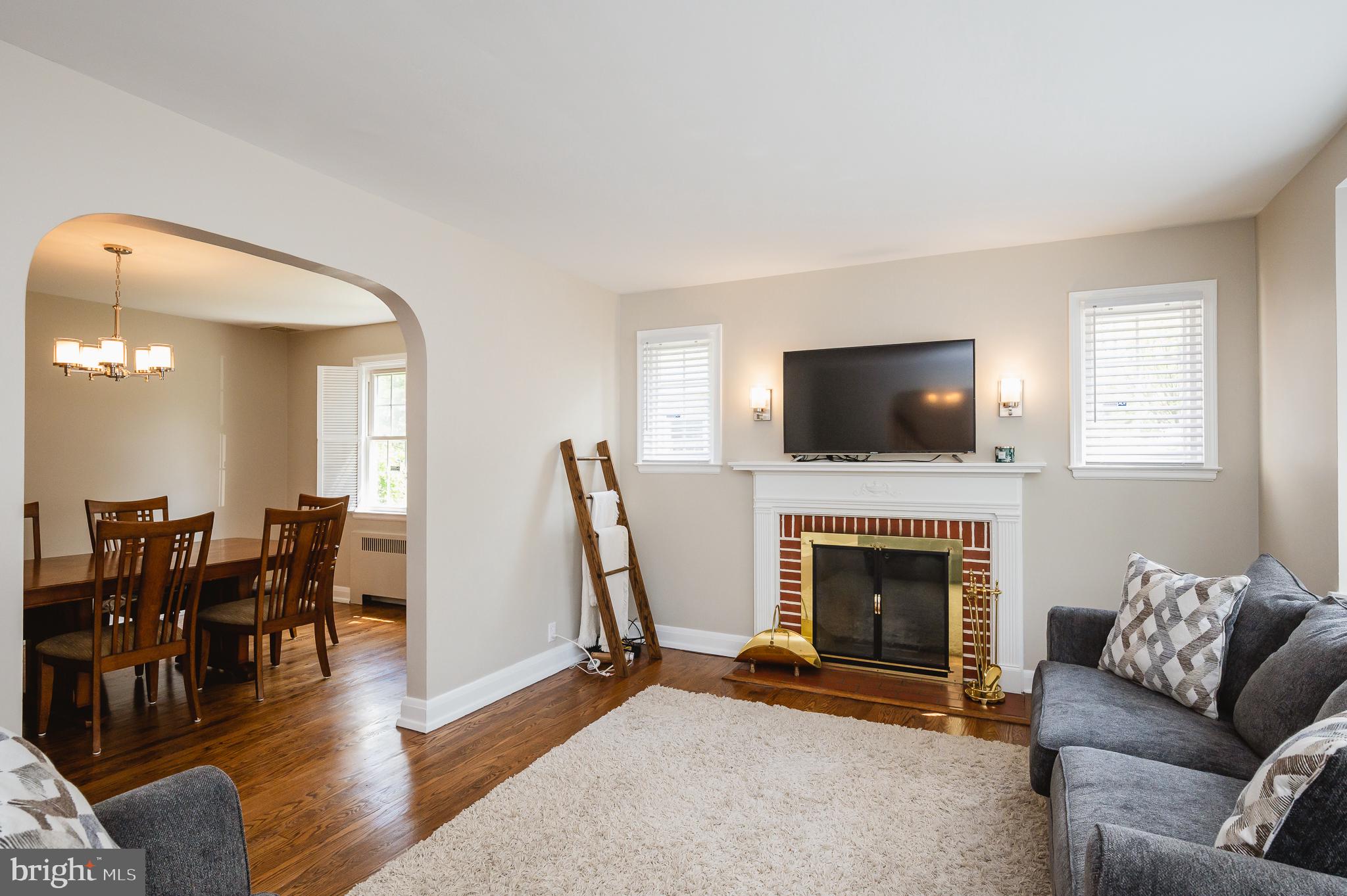 7025 Kenleigh Road Baltimore, MD 21212 - Photo 6 of 53 Spacious living room. Refinished hardwood flooring
