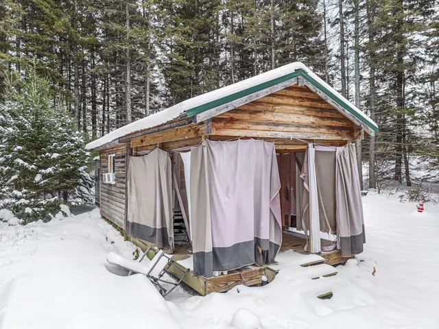 $330,000 | 8074 Grosbeak Drive Northwest, Alden, MI 49612