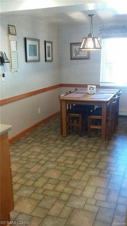 2585 Desmond Road Waterford, MI 48329 - Photo 9 of 41