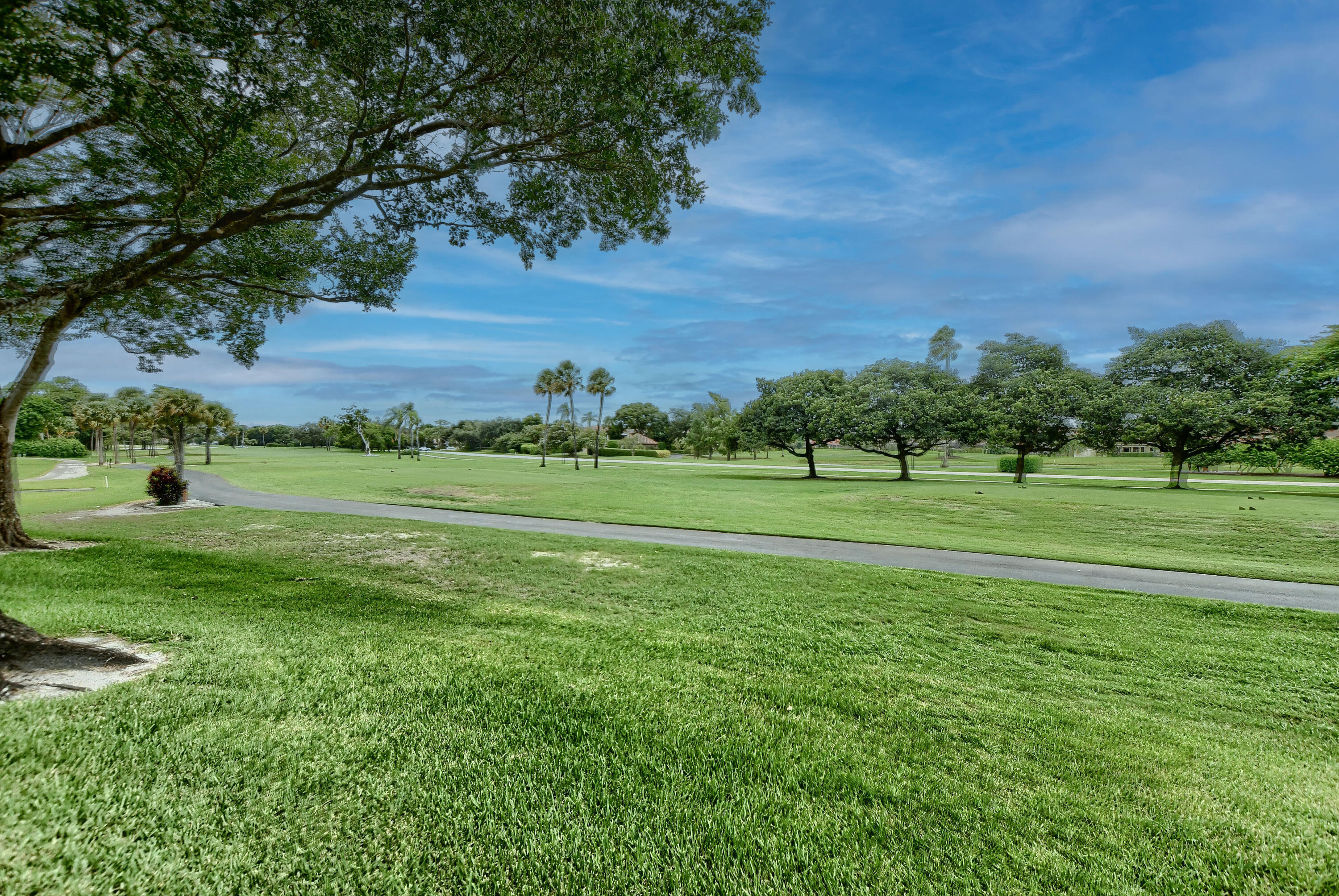 7495 La Paz Boulevard, Unit 105 Boca Raton, FL 33433 - Photo 27 of 29 a view of a park