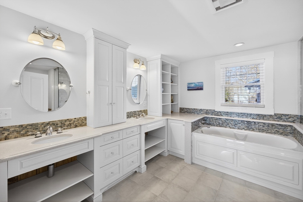 357 Lakeside Drive West Barnstable, MA 02632 - Photo 11 of 33