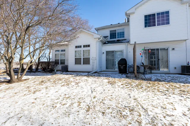 $319,900 | 1693 Waterford Road, North Aurora, IL 60542
