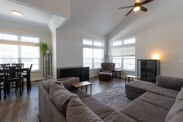 $319,900 | 1693 Waterford Road, North Aurora, IL 60542