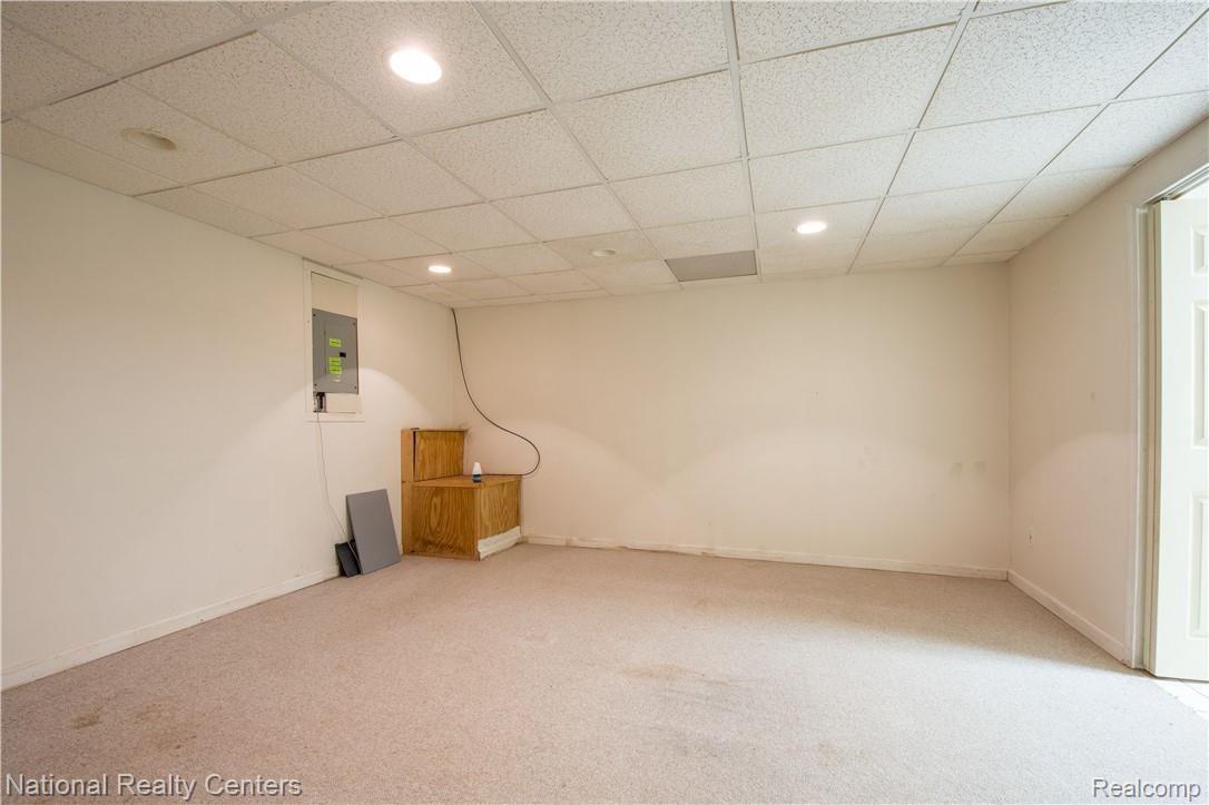 3271 Donley Avenue Rochester, MI 48309 - Photo 24 of 30 3271 donley ave HDR24.jpg