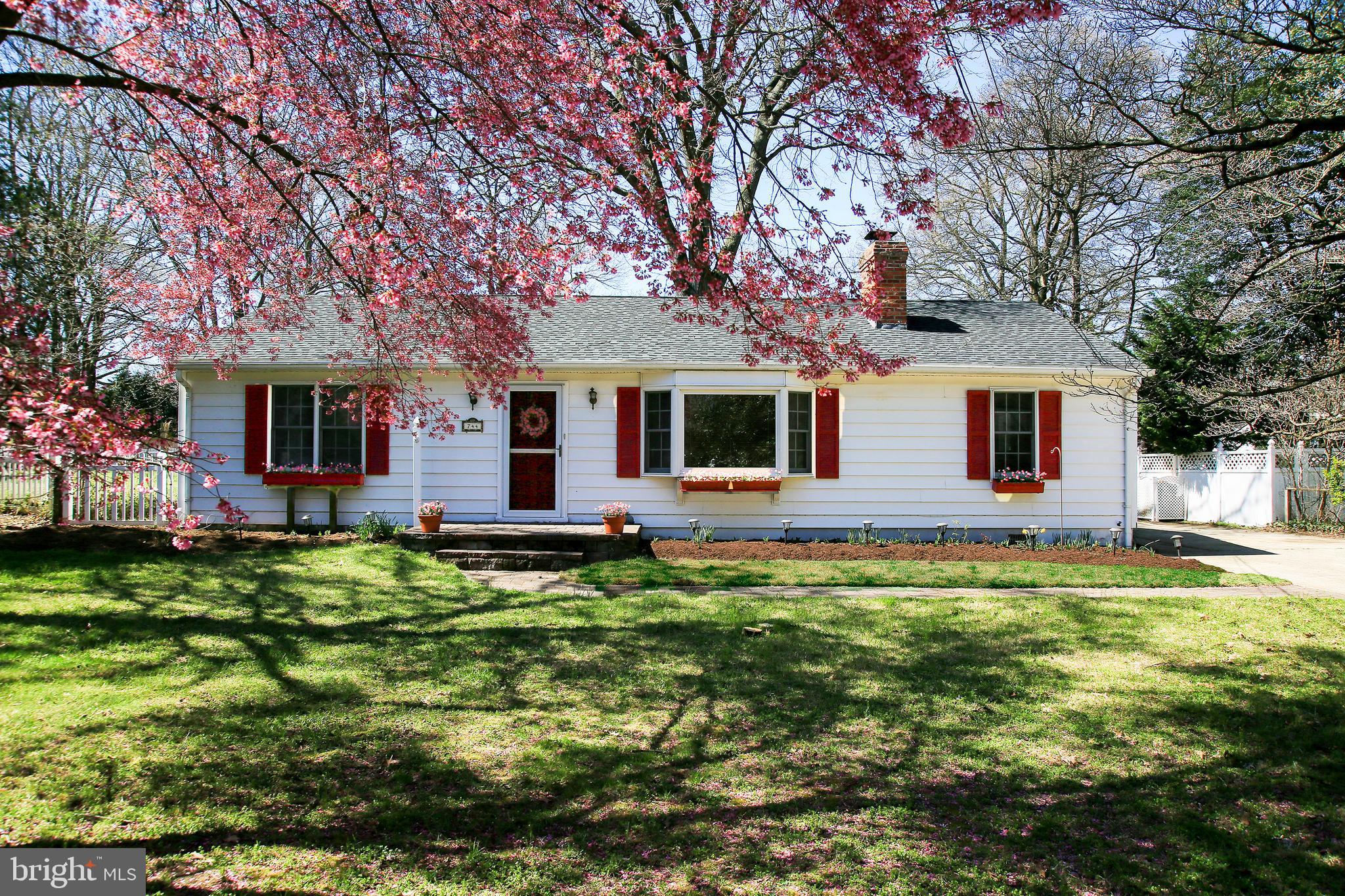 Cute and well maintained charming ranch