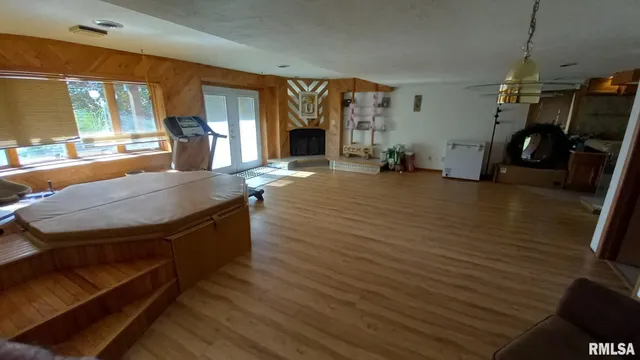 $389,900 | 27841 Bowker Drive, Le Claire, IA 52753