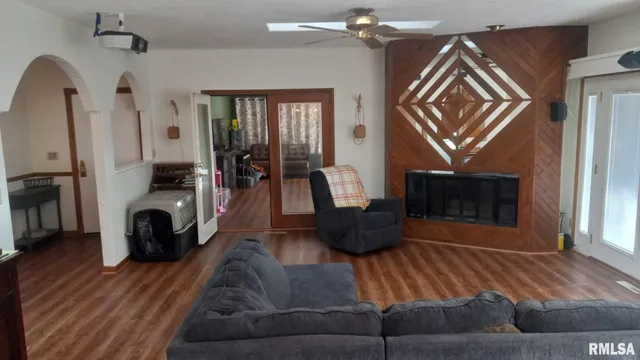 $389,900 | 27841 Bowker Drive, Le Claire, IA 52753