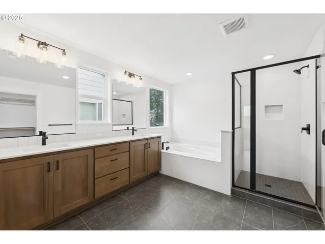 $815,492 | 15480 Southwest Everglade Avenue, Tigard, OR 97224