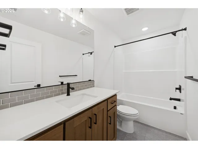 $815,492 | 15480 Southwest Everglade Avenue, Tigard, OR 97224