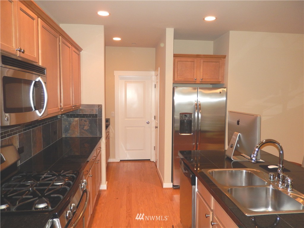 15950 Southeast 164th Place Renton, WA 98058 - Photo 4 of 22 Gallery Image 4