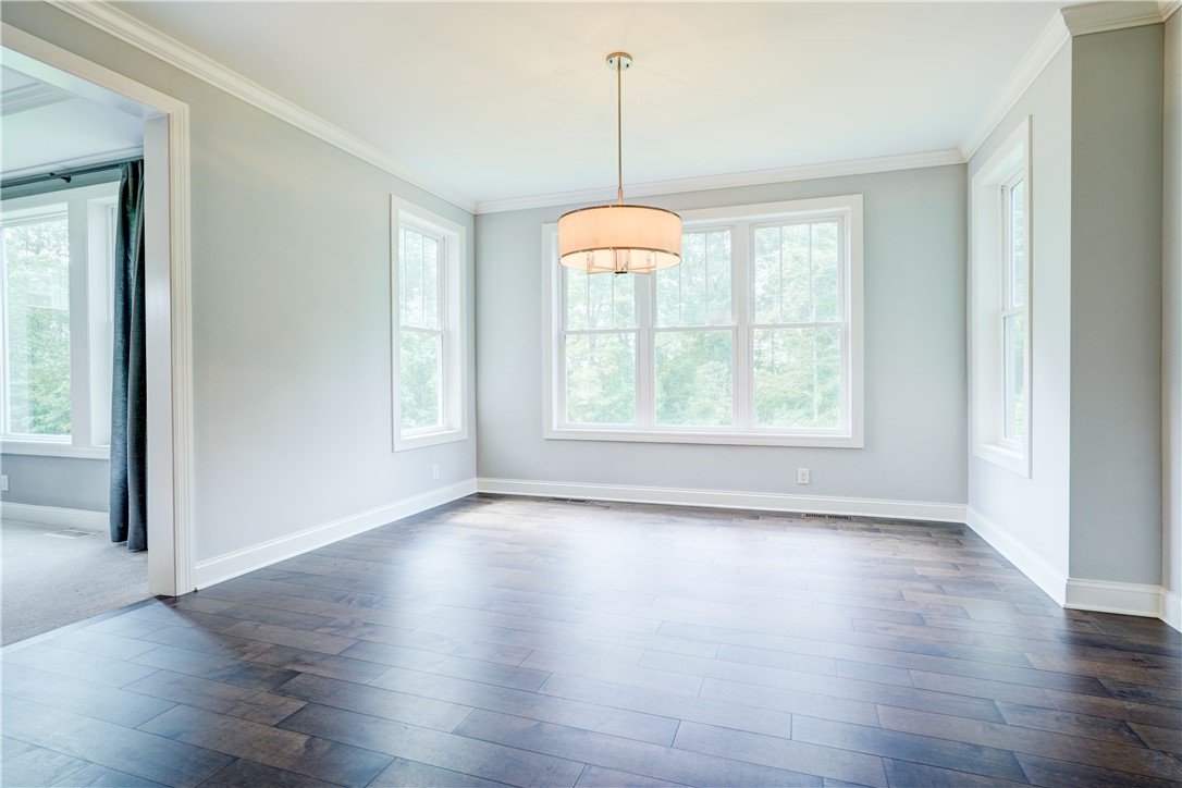 5 Camellia Rise Perinton, NY 14450 - Photo 8 of 27 Kitchen Table Area