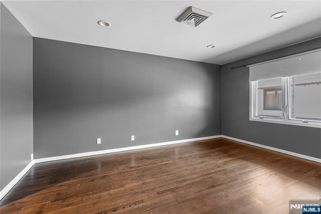 300 Gorge Road, Unit 2 Cliffside Park, NJ 07010 - Photo 31 of 43