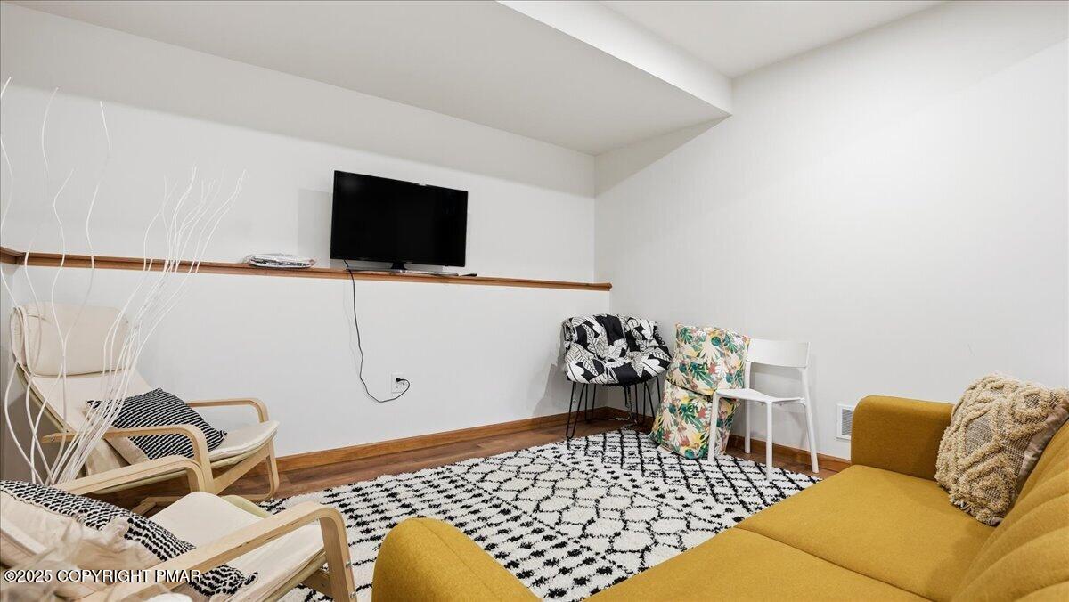 163 Long Woods Road Tobyhanna, PA 18466 - Photo 28 of 52 a living room with furniture