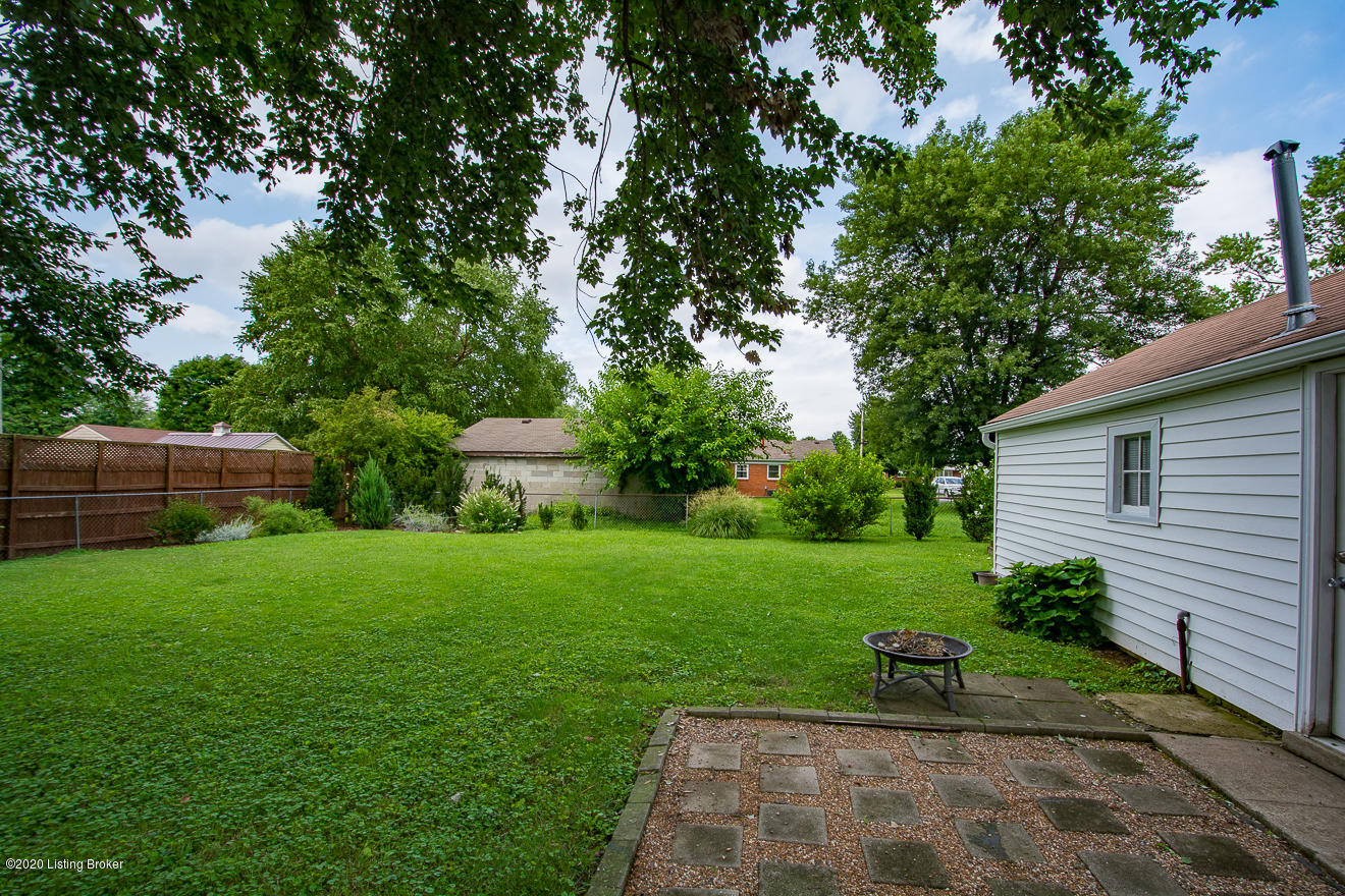 5603 Mt Washington Road Louisville, KY 40229 - Photo 27 of 37 Patio view