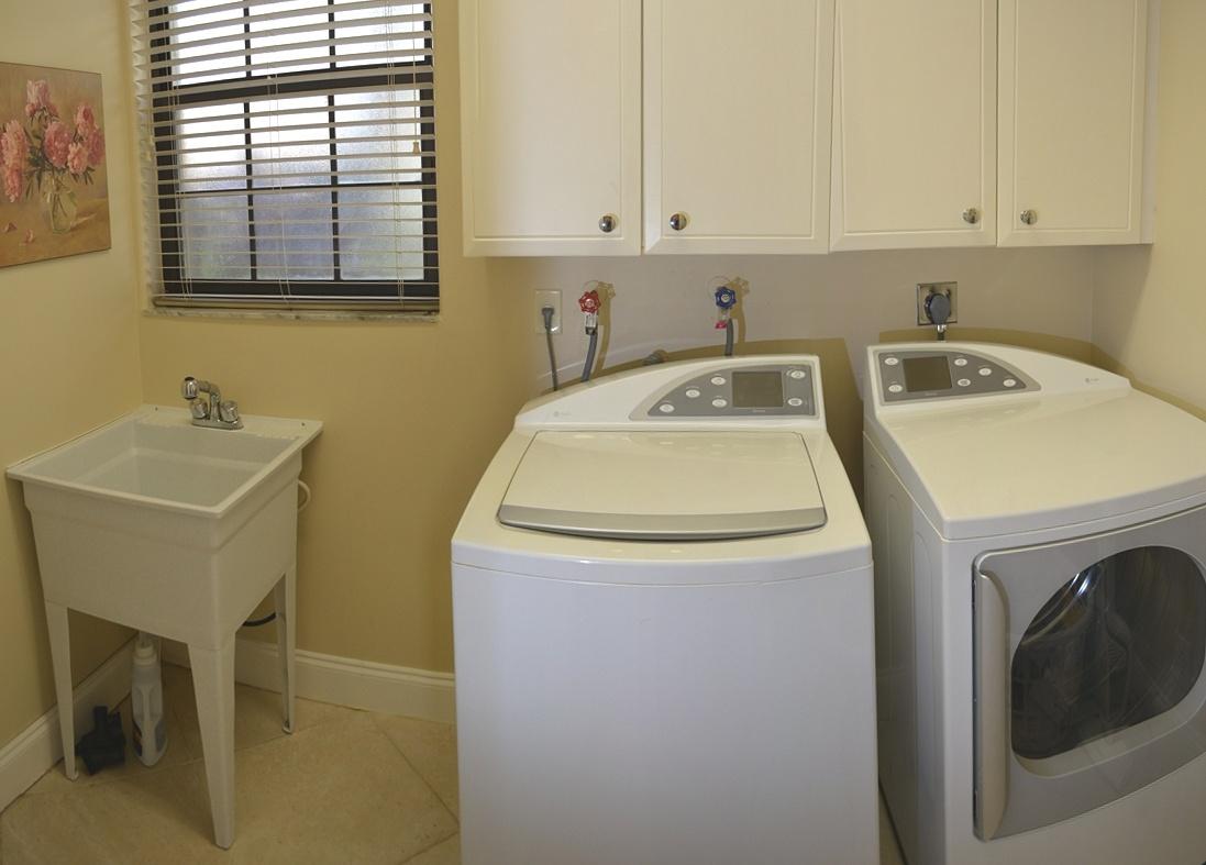 23484 Mirabella Circle South Boca Raton, FL 33433 - Photo 26 of 36 Laundry Room