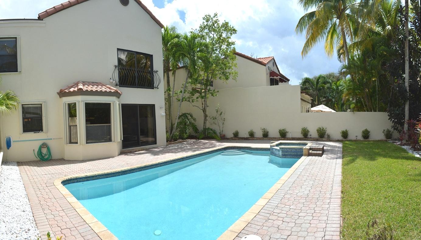 23484 Mirabella Circle South Boca Raton, FL 33433 - Photo 28 of 36 Pool and Deck