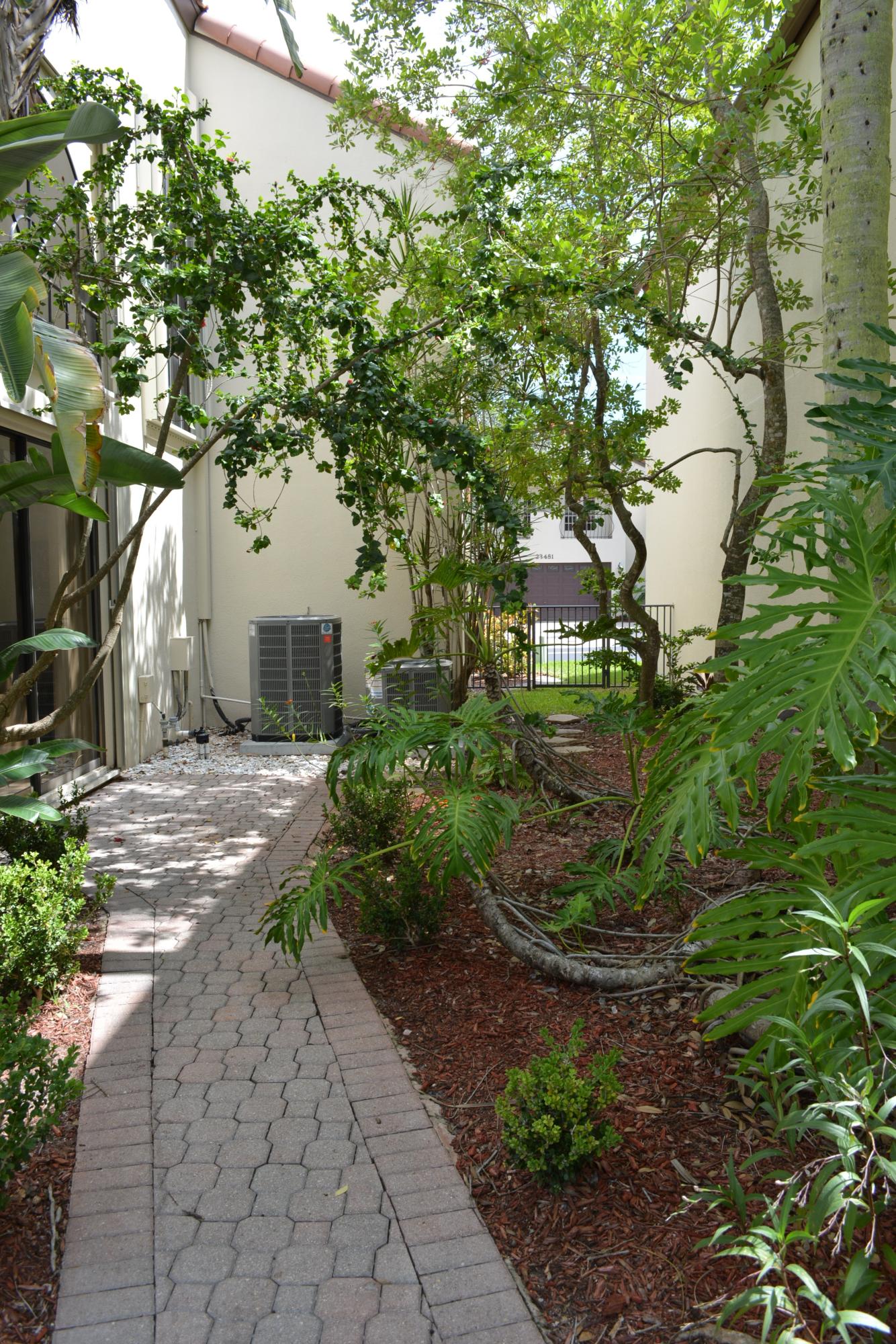 23484 Mirabella Circle South Boca Raton, FL 33433 - Photo 30 of 36 Living Room Green Area