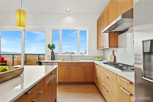 $3,682,000 | 3037 Northeast Harrison Drive, Issaquah, WA 98029