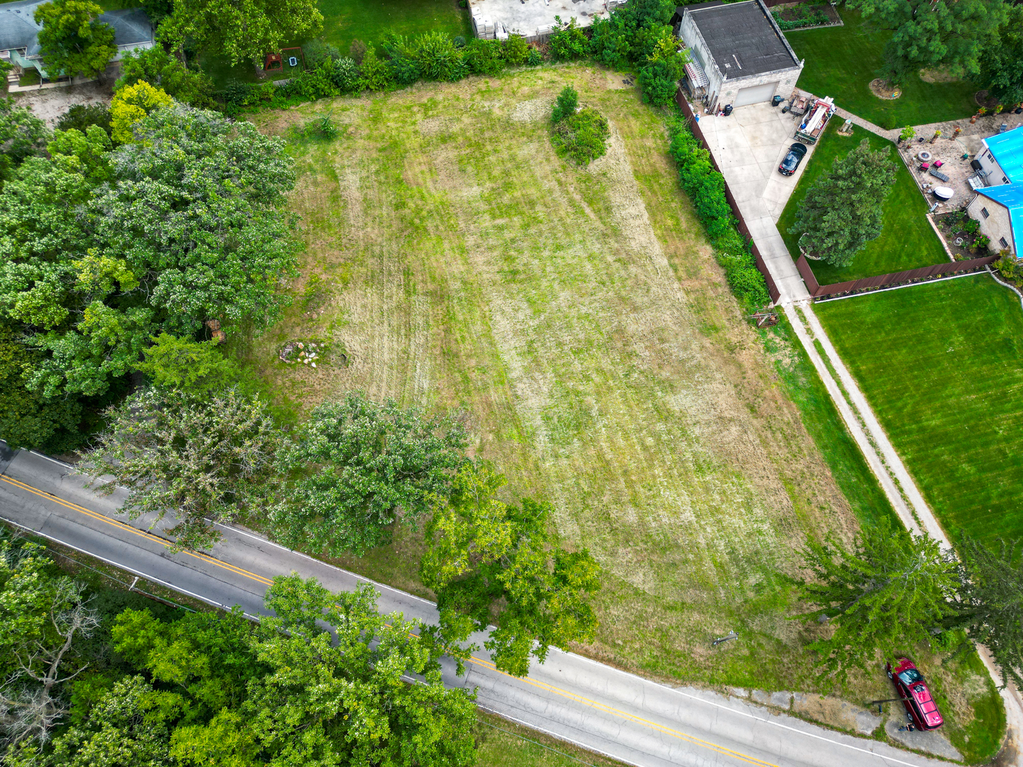 8950 Wolf Road Burr Ridge, IL 60527 - Photo 2 of 8 a view of a yard with plants