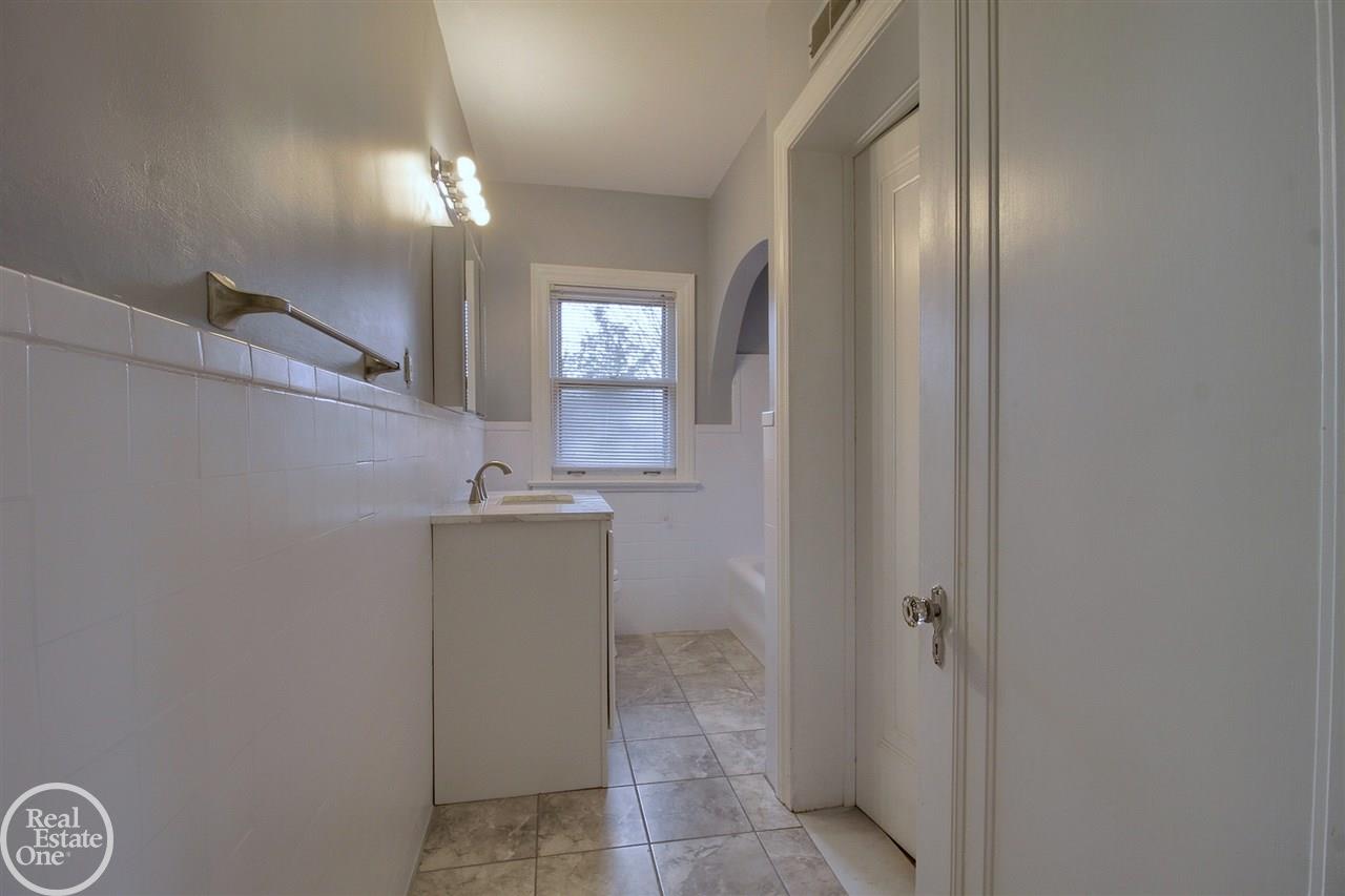 832 Trombley Road Grosse Pointe, MI 48230 - Photo 41 of 52 31360773-40.JPG