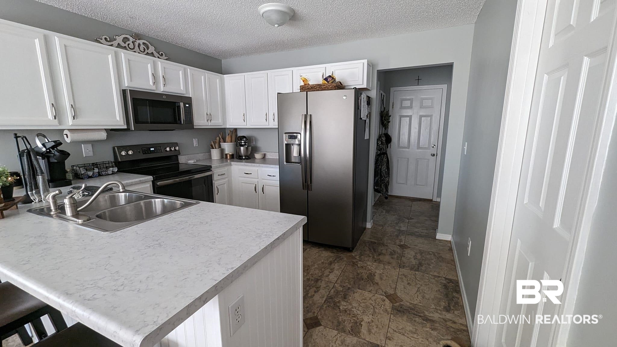 16246 Setter Circle Foley, AL 36535 - Photo 9 of 20 Kitchen