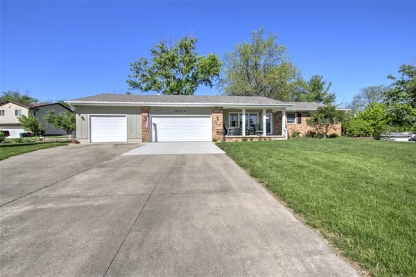 $271,000 | 1345 Brierwood Drive, Mount Zion, IL 62549