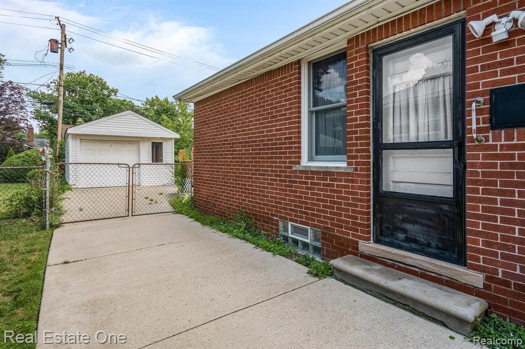 21135 Littlestone Road Harper Woods, MI 48225 - Photo 18 of 20