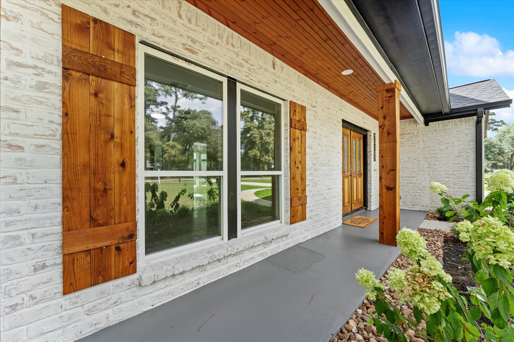 25107 Broughton Street Spring, TX 77373 - Photo 8 of 42 Covered front porch.