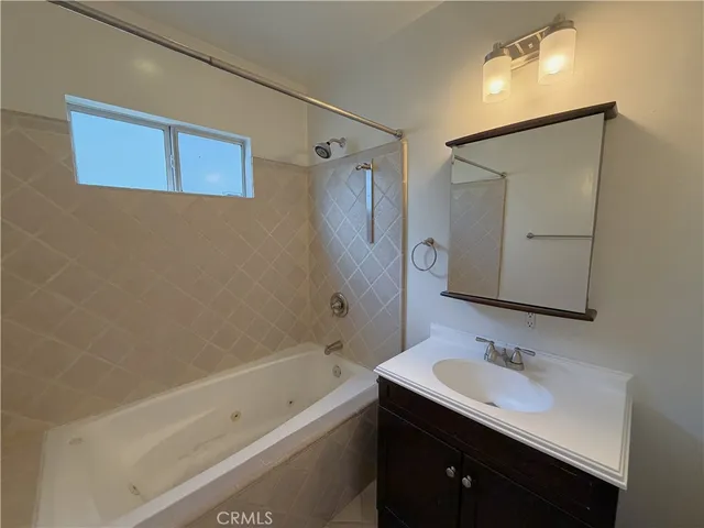 $3,800 | 1936 West 66th Street, Los Angeles, CA 90047