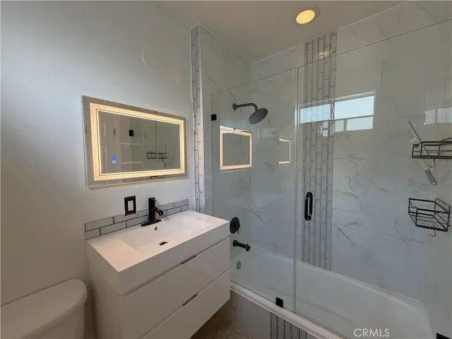 $3,800 | 1936 West 66th Street, Los Angeles, CA 90047