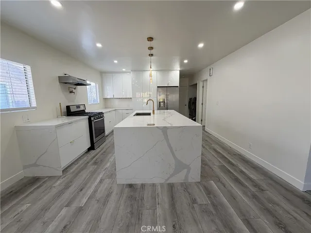 $3,800 | 1936 West 66th Street, Los Angeles, CA 90047