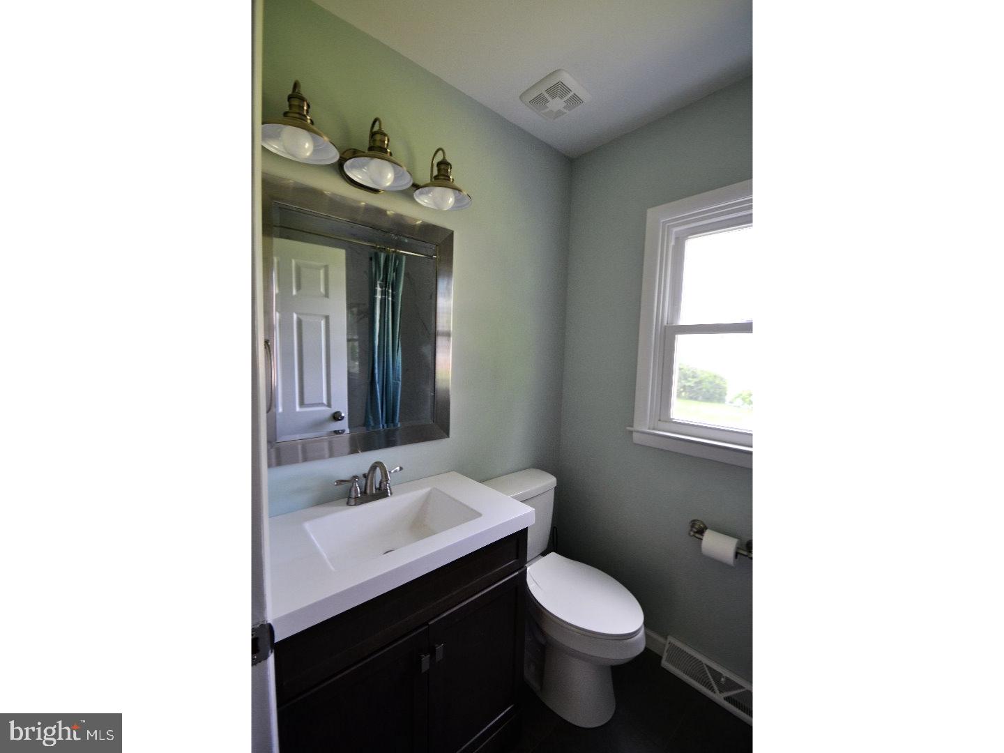 611 Paddock Road Southampton, PA 18966 - Photo 16 of 25 Bathroom