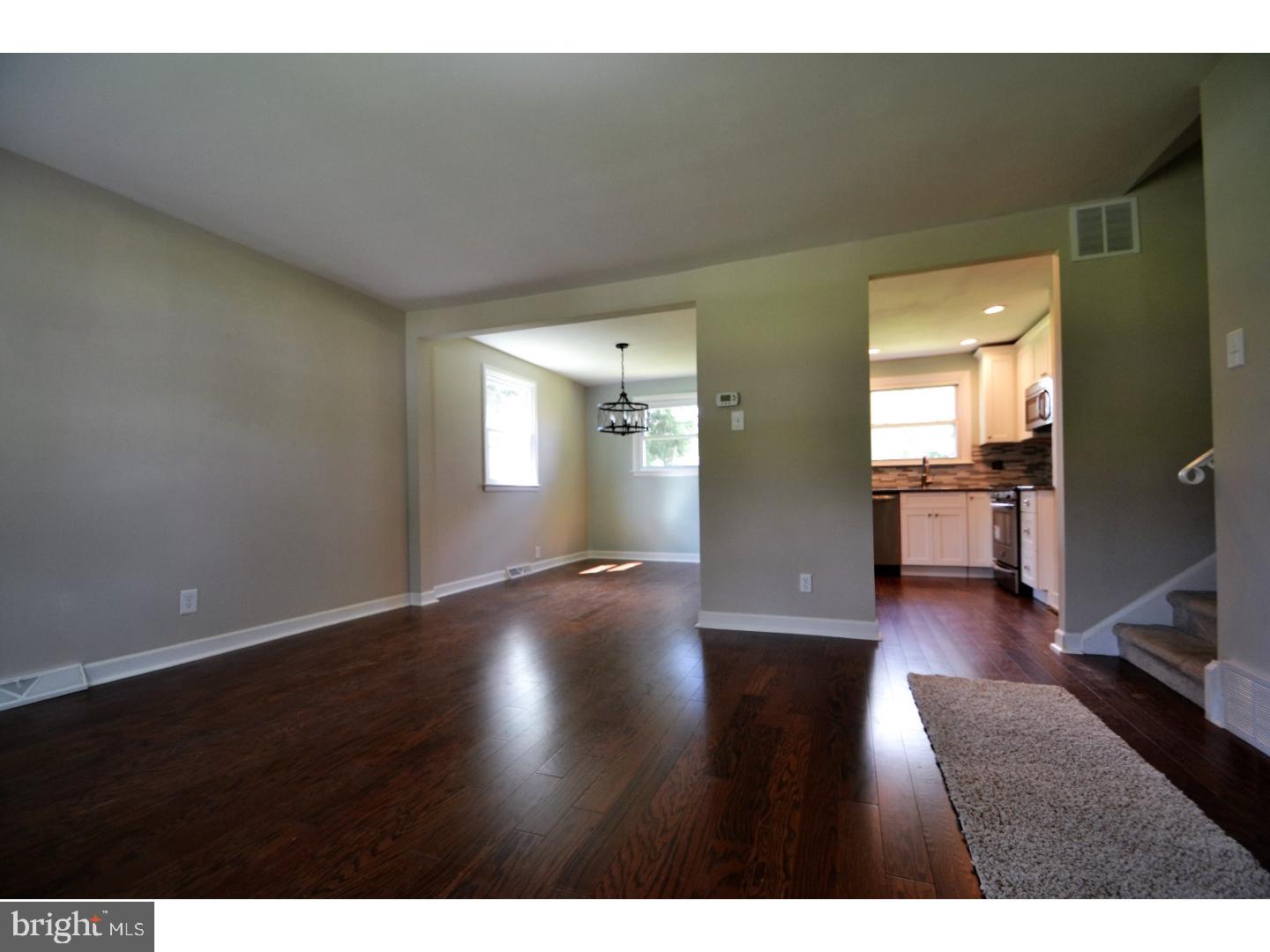 611 Paddock Road Southampton, PA 18966 - Photo 3 of 25 Living Room