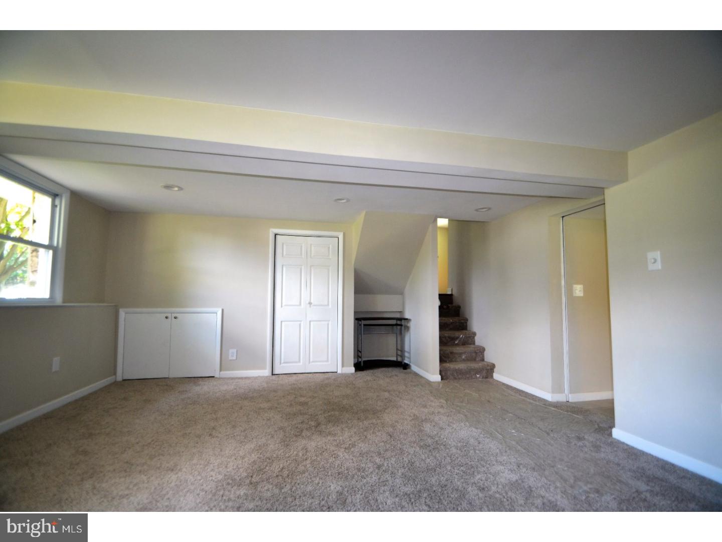 611 Paddock Road Southampton, PA 18966 - Photo 10 of 25 Family Room