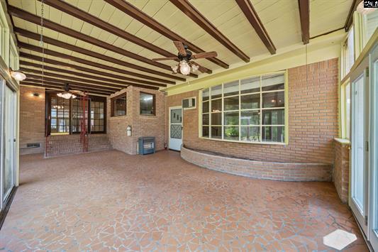992 Dickinson Street Bamberg, SC 29003 - Photo 6 of 29 992 Dickinson closed in patio