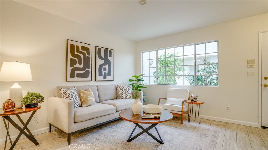 305 East Valencia Avenue, Unit R Burbank, CA 91502 - Photo 4 of 21