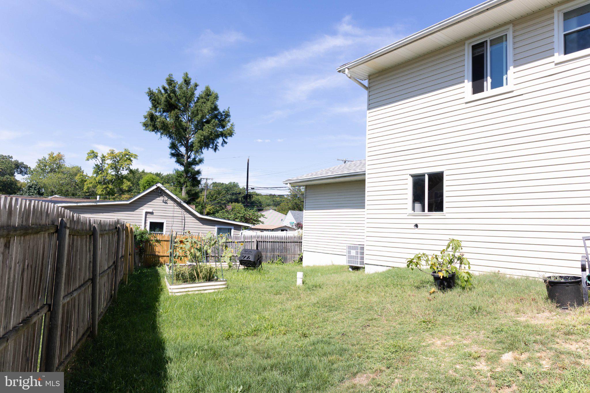 325 Londontown Road Edgewater, MD 21037 - Photo 30 of 30 Spacious backyard with garden potential.