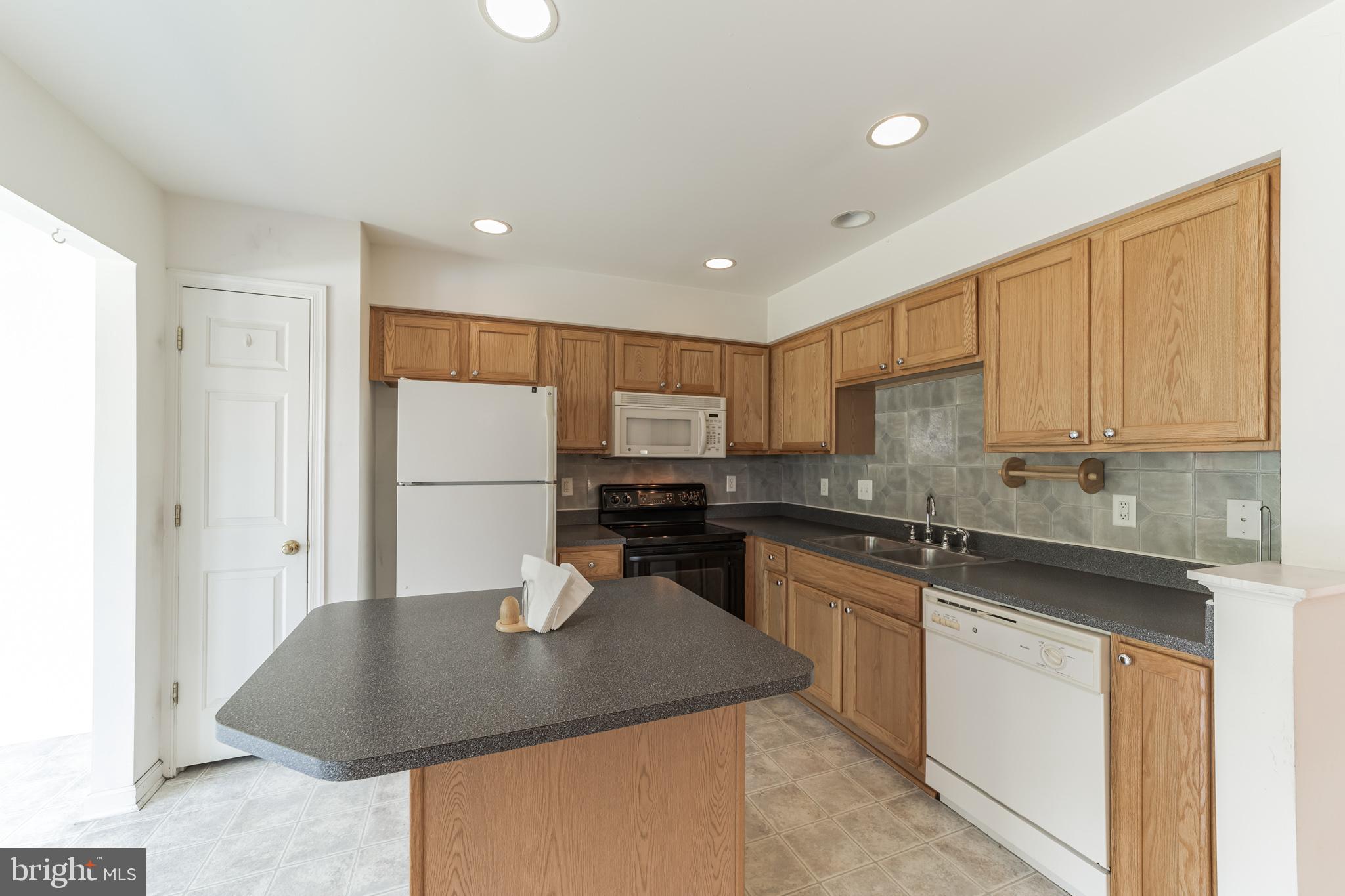 1802 Orchard View Road Reading, PA 19606 - Photo 7 of 31