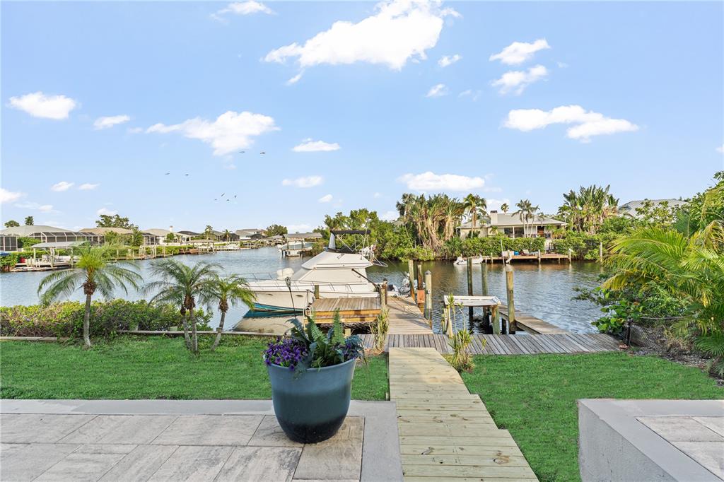 6611 Surfside Boulevard Apollo Beach, FL 33572 - Photo 3 of 34