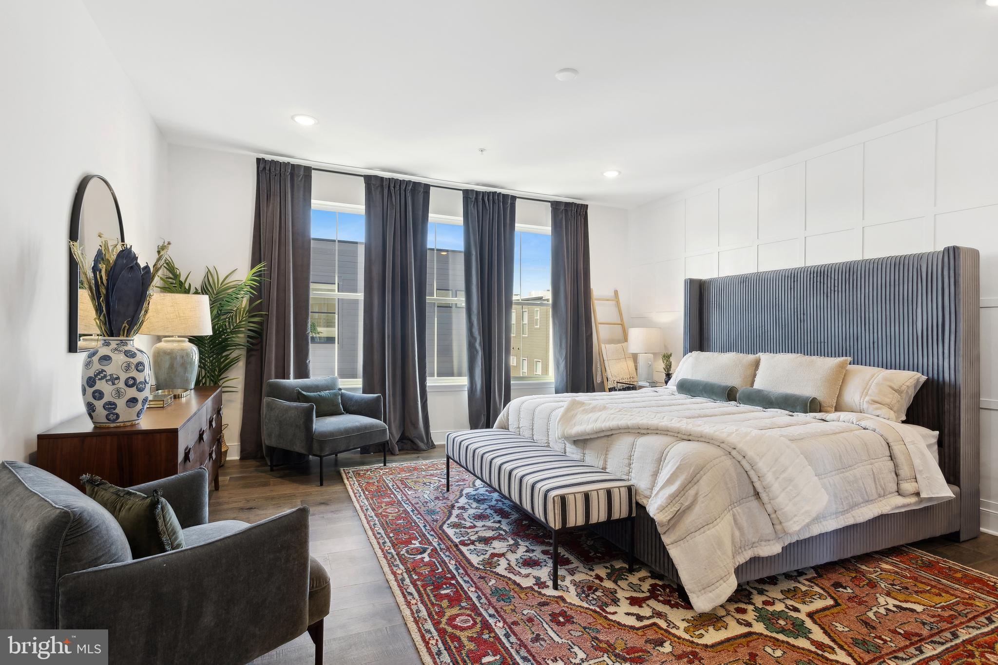 128 Locke Street, Unit 2029 Baltimore, MD 21230 - Photo 28 of 29 a bedroom with a bed and a couch