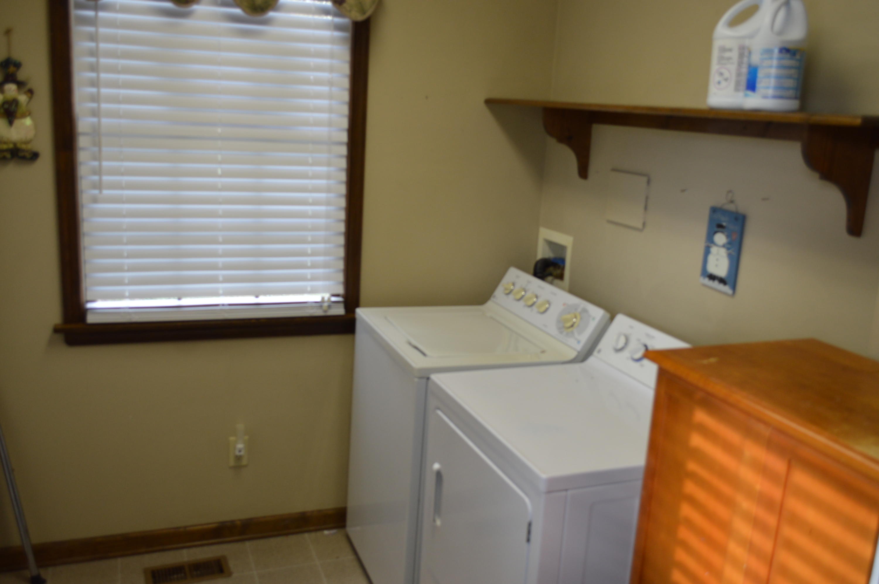 514 Magnolia Road Roanoke, VA 24019 - Photo 14 of 16 Laundry room