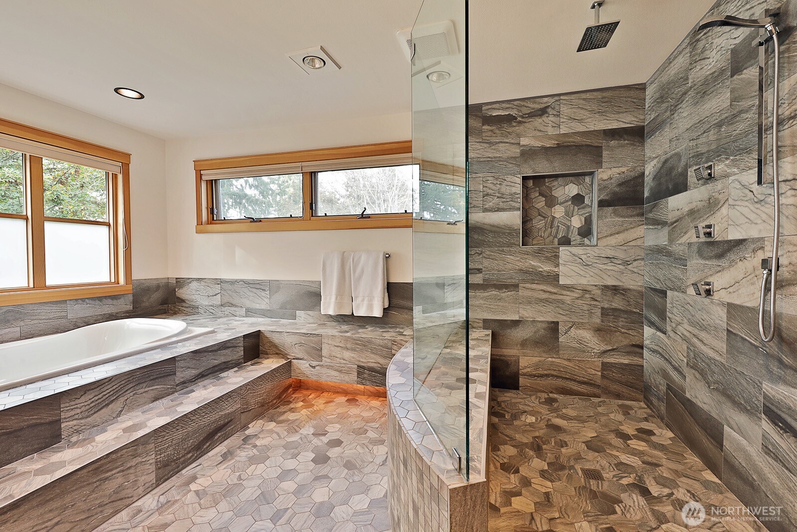 8045 Possession Road Clinton, WA 98236 - Photo 17 of 40